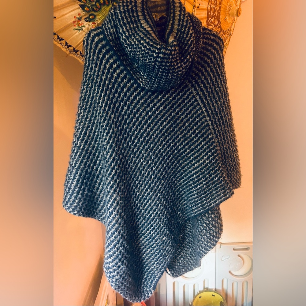 Basico Cowl Neck Navy & Gray Knit Poncho - Picture 2 of 3